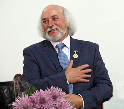 Scriitorul Aurelian Silvestru la primirea medaliei Dimitrie Cantemir-ASM