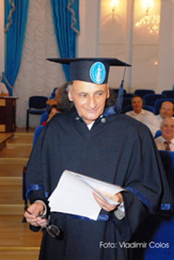 Grigore Vieru-Doctor Honoris Causa ASM 2007-foto 1-250px