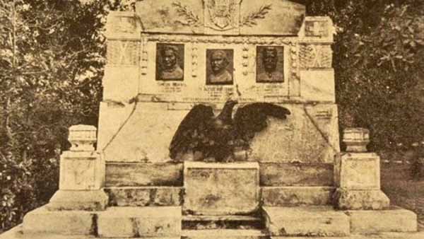 monumentul-celor-trei-martiri-al-mateevici-s-murafa-a-hodorogea-chisinau-1923-600px