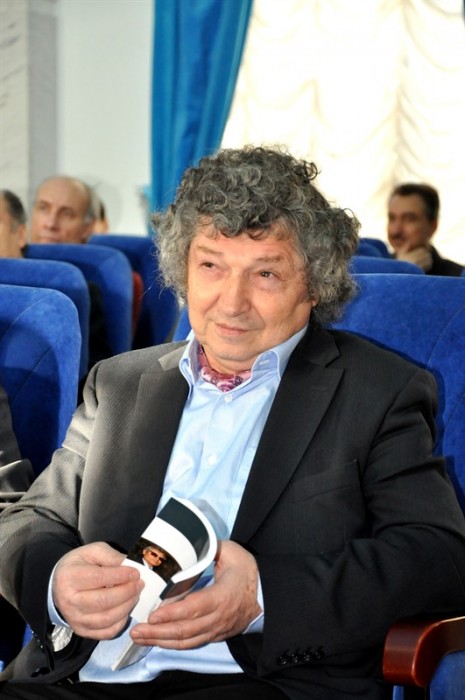 Dr Iulian Filip-scriitor