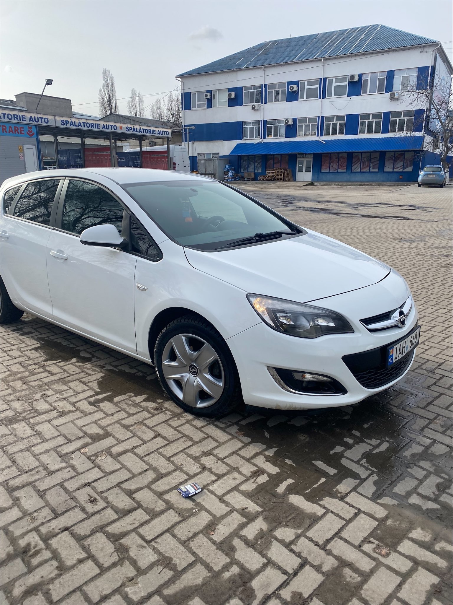chirie auto chisinau opel